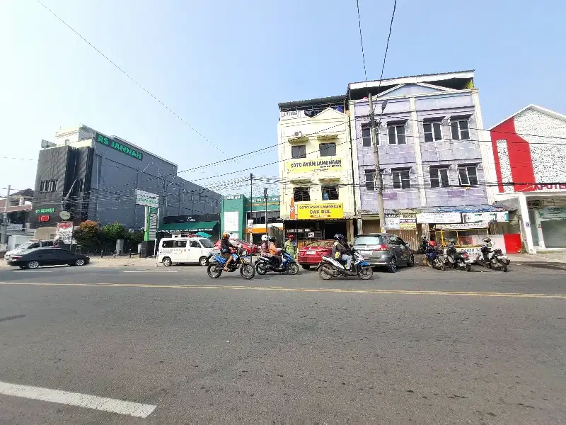 ruko 3 lantai cocok buat usaha dan kantor