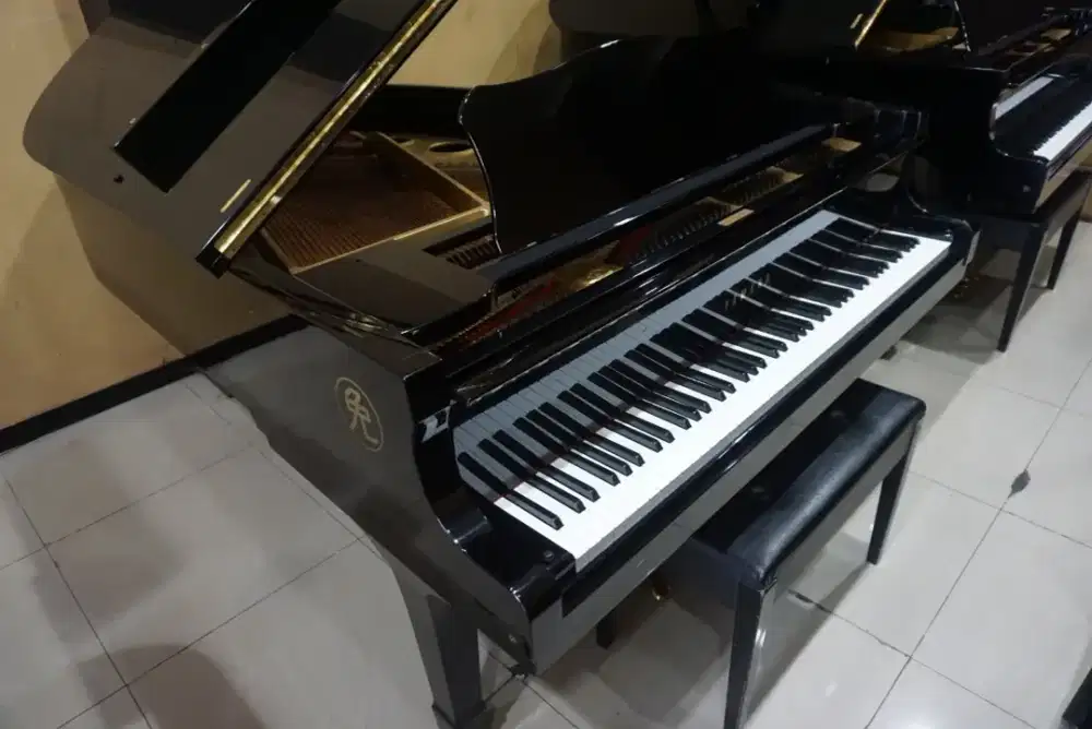 Grand Piano Yamaha G3E - Goldplate