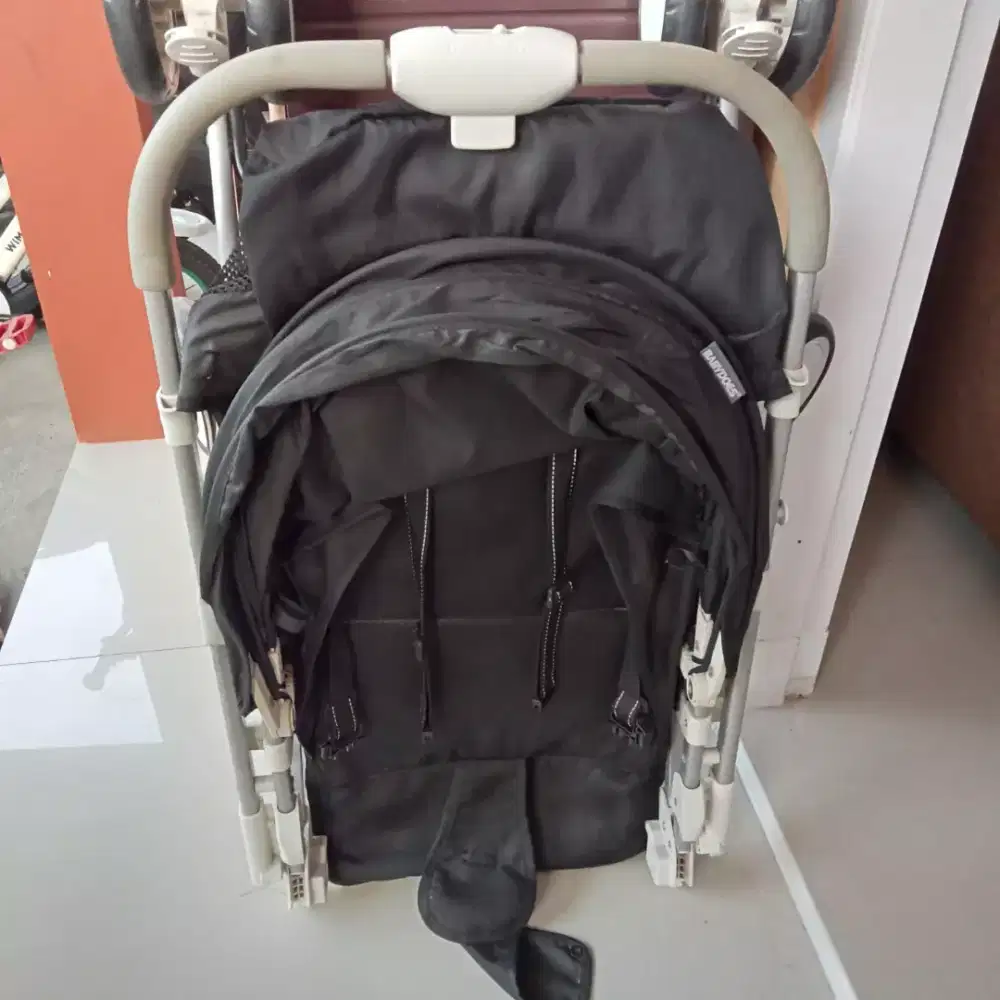 Stroller hollaar bekas pakai