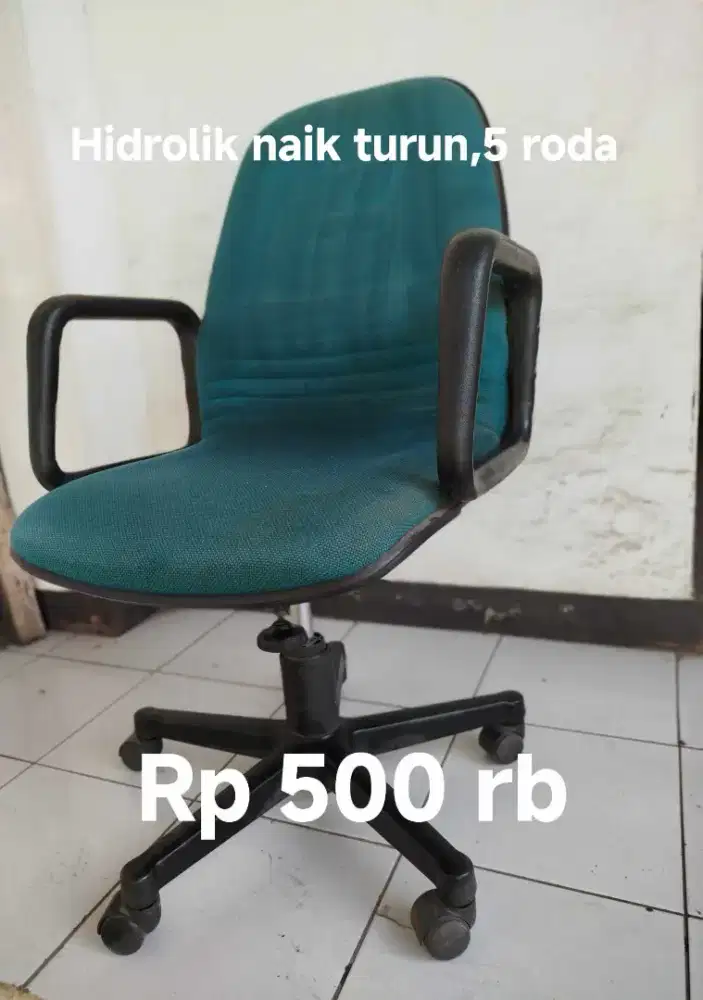Kursi kantor hidrolik dan roda