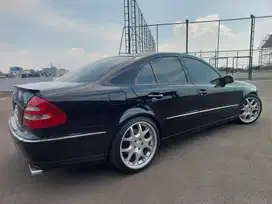 Mercedes-Benz E240 2004 Bensin