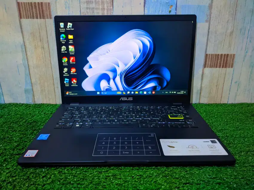 ASUS vivobook E410MA cell N4020 tahun 2022 RAM 4 GB SSD 256 GB