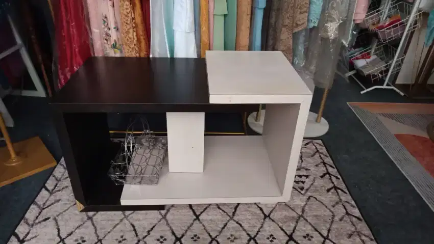 Meja tamu kokoh