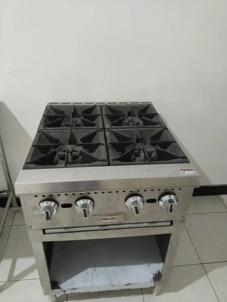GAS 4 BURNER WITH CABINET