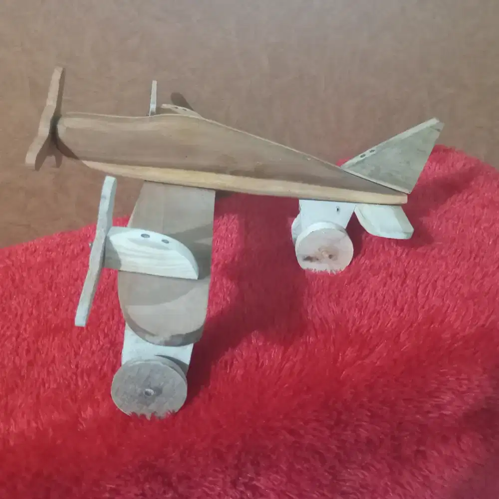 Pesawat baling baling kayu