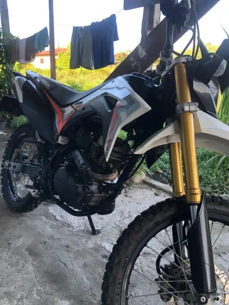 Honda CRF 150L putih 2024