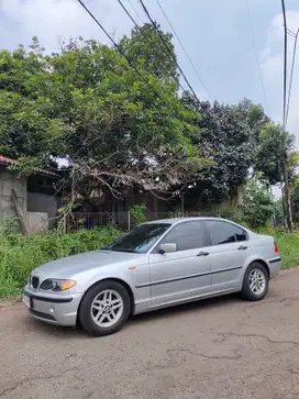 BMW 318i 2002 Bensin