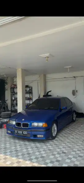BMW 318i 1996 Bensin