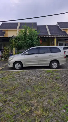 Toyota Kijang Innova 2012 Bensin