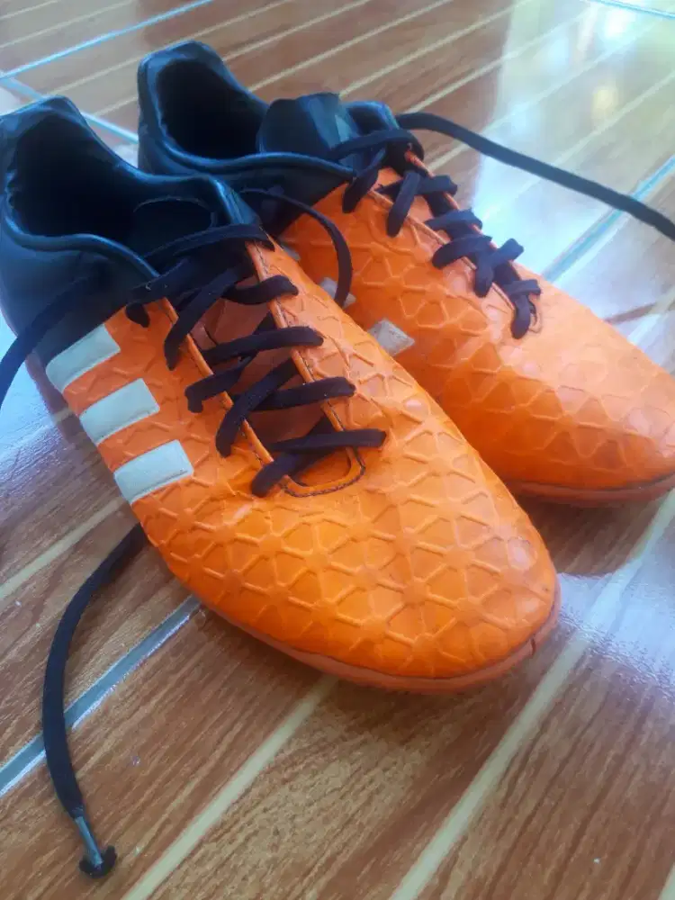 Futsal size 40  adidas harga beli Rp 450.000