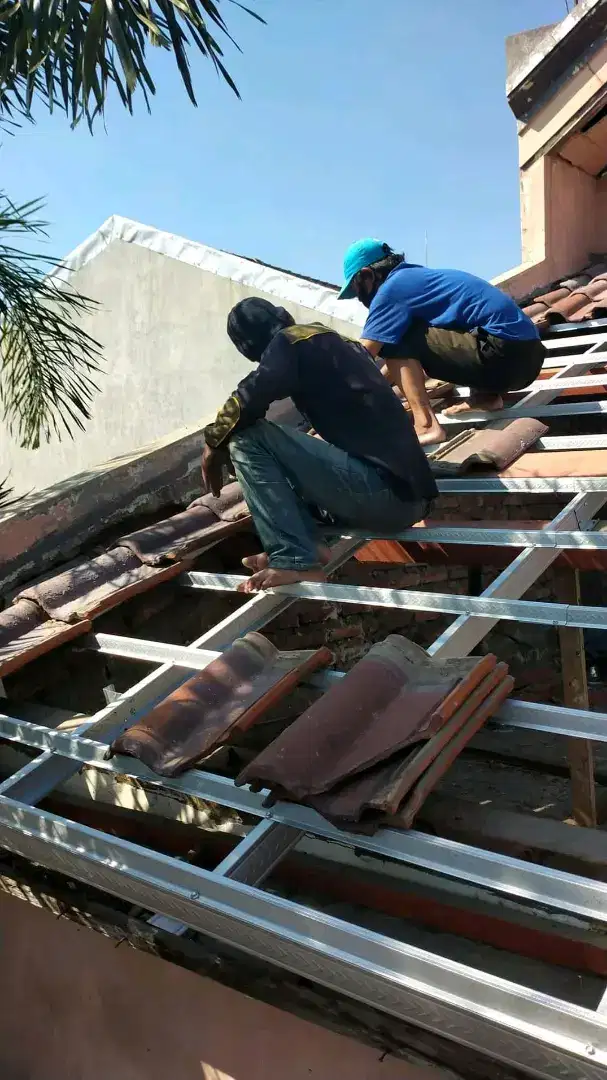 Tukang ganti atap baja ringan