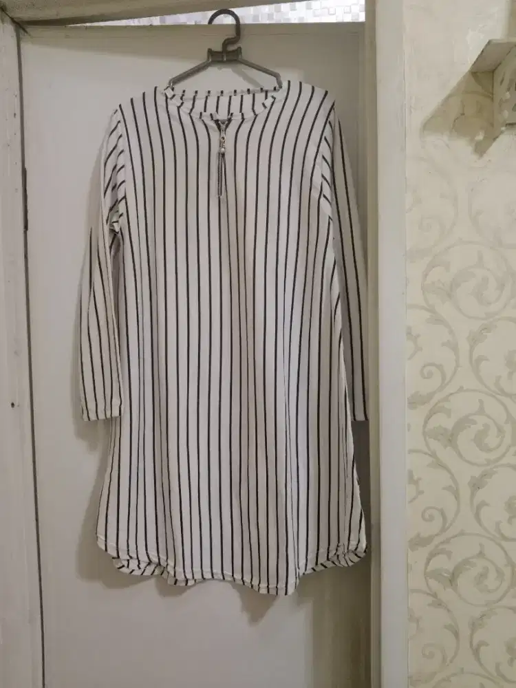 preloved dress ukuran L  bahan strech TDK panas kondisi Masi bagus