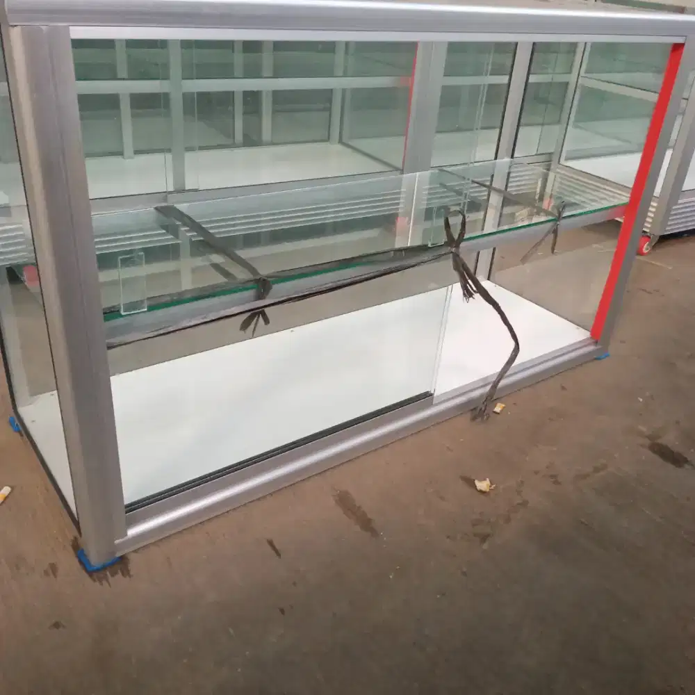 Etalase kaca ukuran 100x40x60 pakai pintu geser