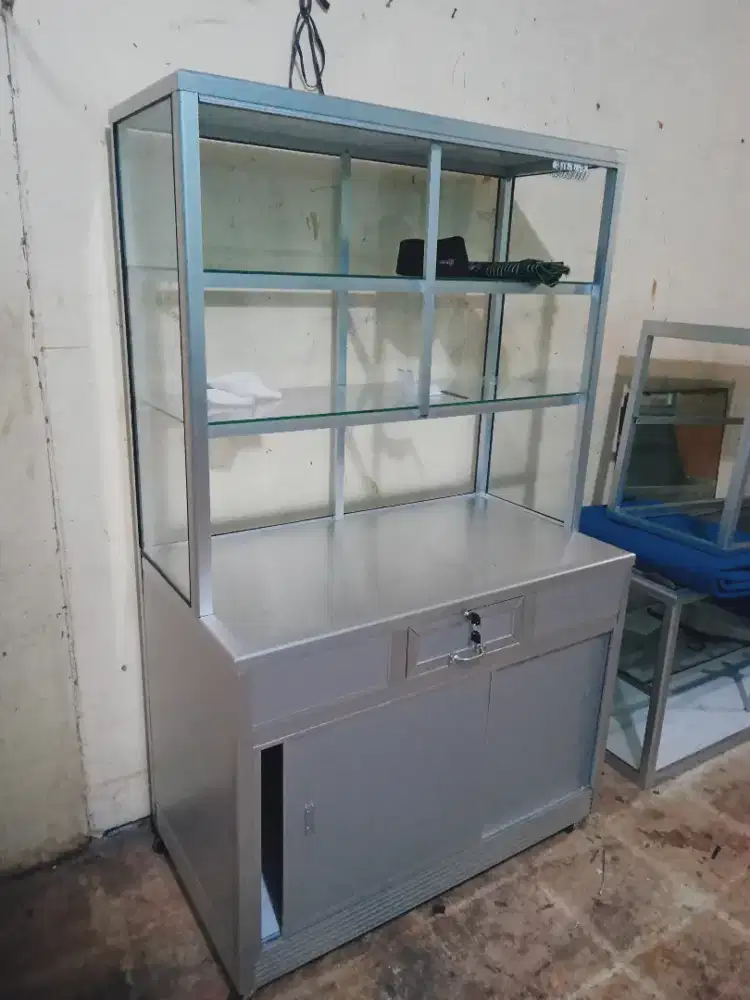 Grobak etalase untuk dagang makanan jus dll.ukuran 100 x 55 x165