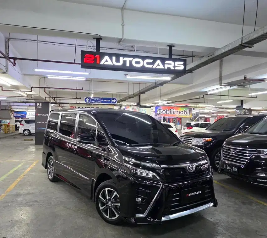 TOYOTA VOXY 2.0 AT 2020