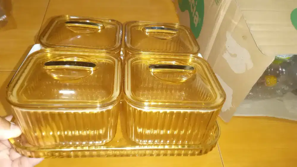 Toples akrilik kotak gold dan nampan