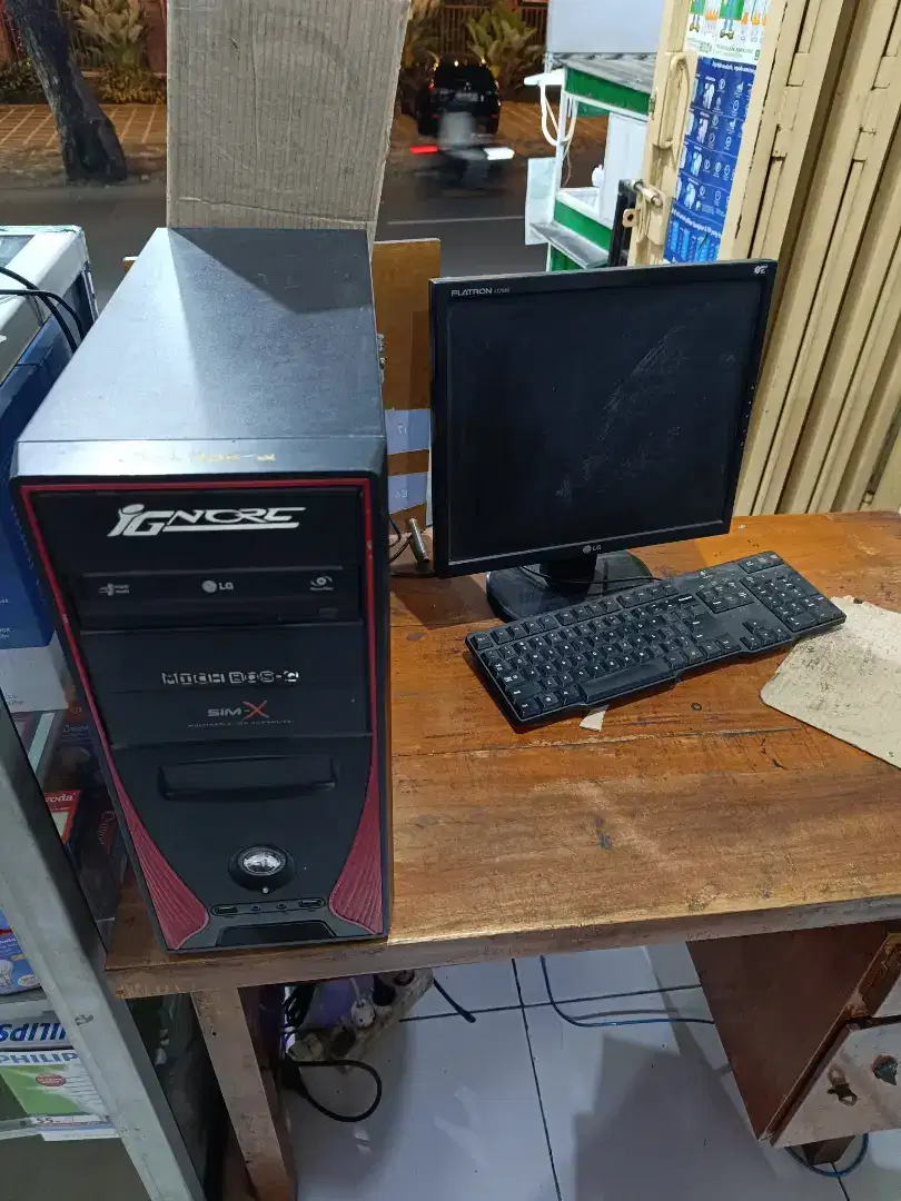 Komputer dan Monitor (Rusak)