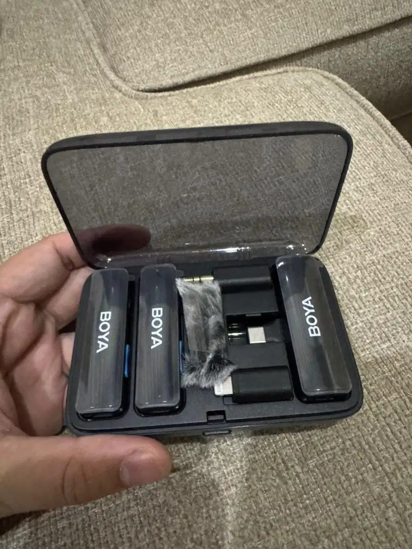 Boya multi compatible 2,4Ghz dual channel wireless microphone system