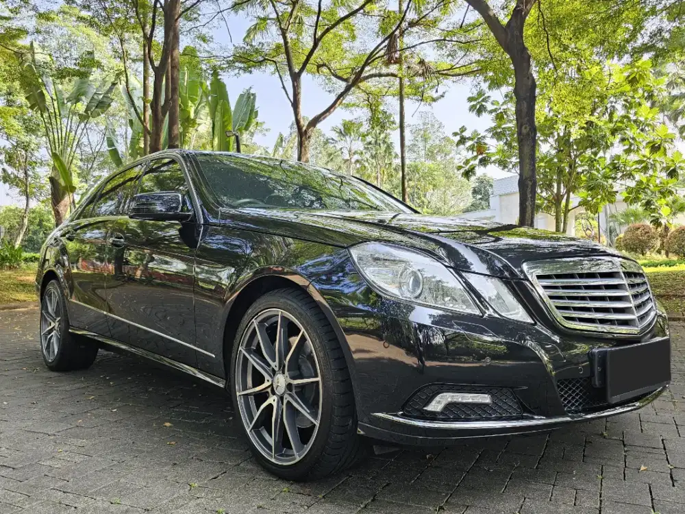 Mercedez Benz E300 Elegance