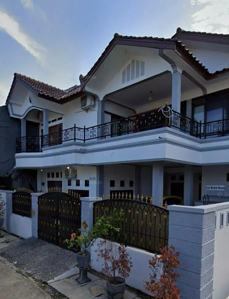 DIJUAL RUMAH SIAP HUNI MEWAH - GARASI LUAS 3 MOBIL