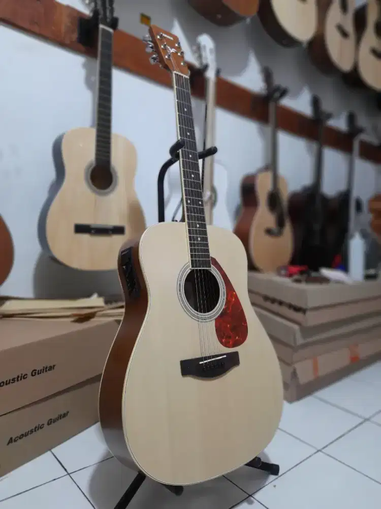 Gitar akustik elektrik yamaha