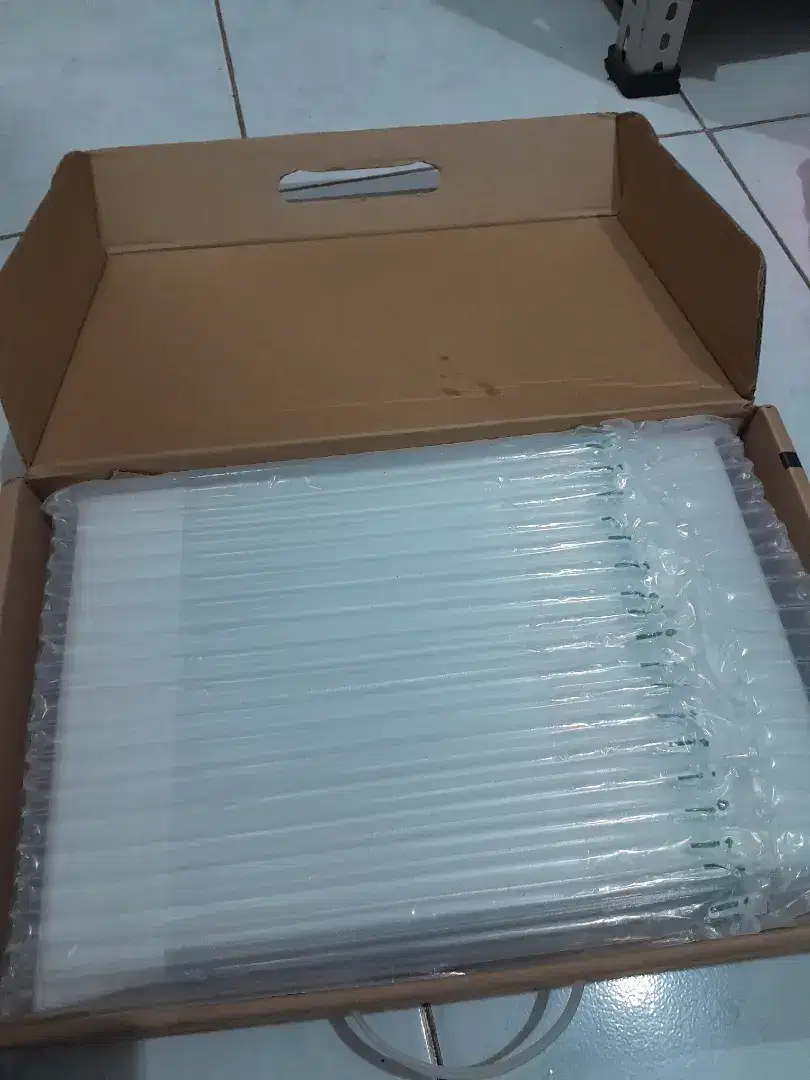 Laptop murah meriah, baru, merek shinon, ram 8 gb.