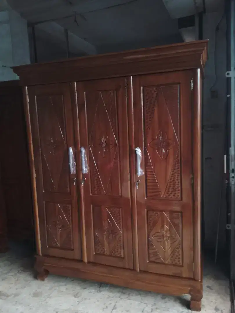 Lemari Pakaian Baju 3 Pintu Kayu Jati
