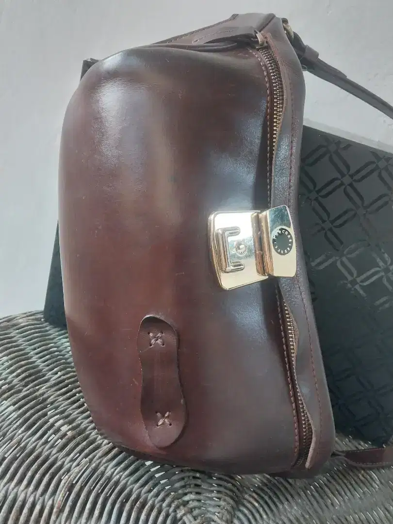 Slempang Charles Keith