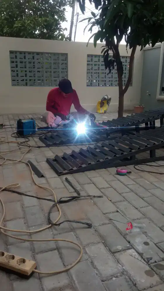 Tukang las panggilan