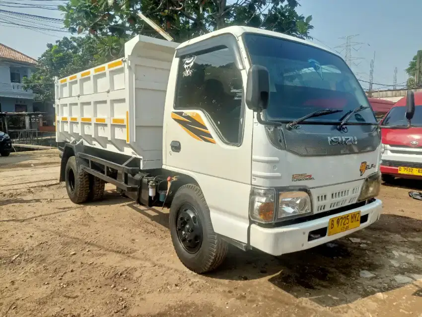 Isuzu elf nkr 71HD DUMP TRUK thn 2014