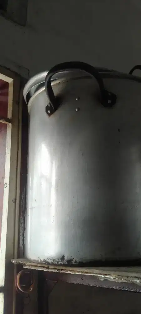 Dandang kukusan , tinggi 32 cm ada 2 biji. Muat 5kg kukusan