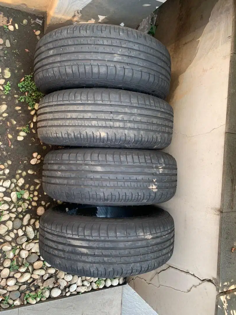 Jual ban accelera phi-r 195/55/16