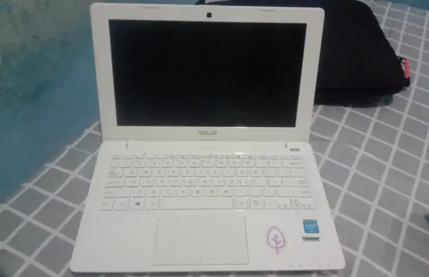 Notebook Asus Putih
