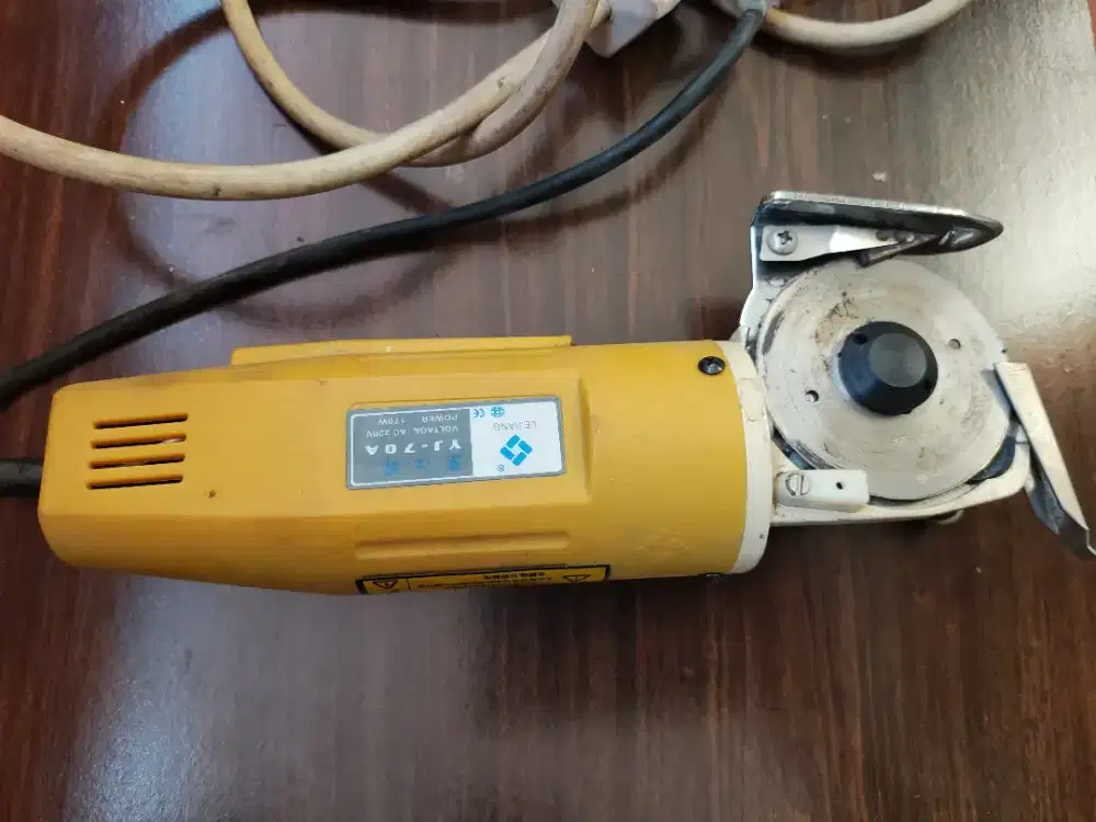 Mesin potong kain Lejiang