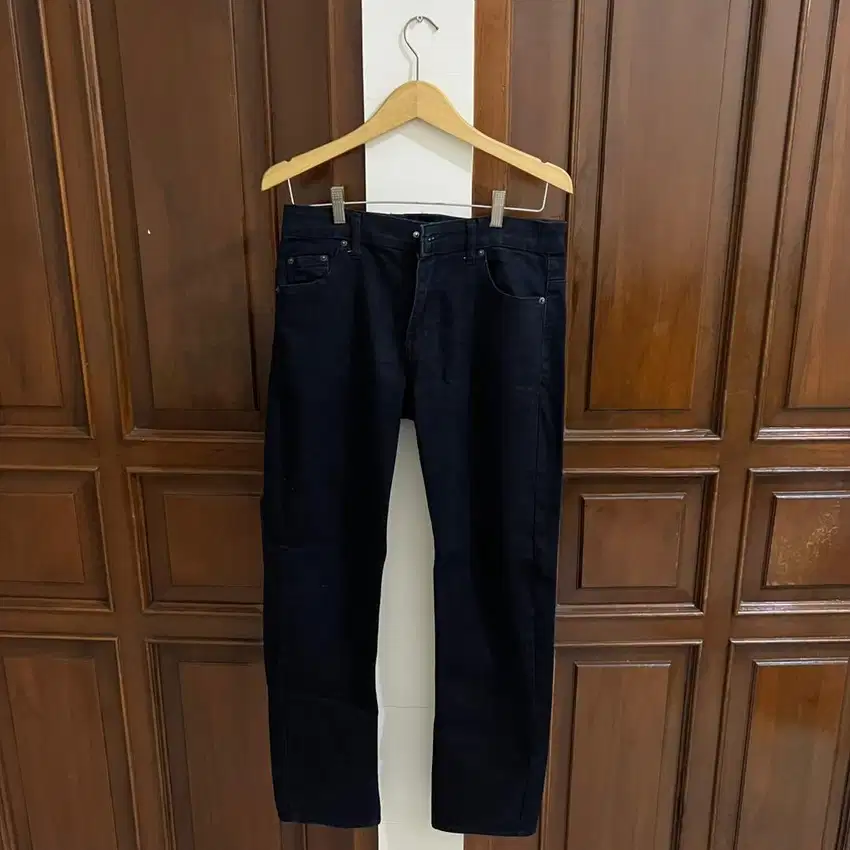 Skinny jeans hitam nevada