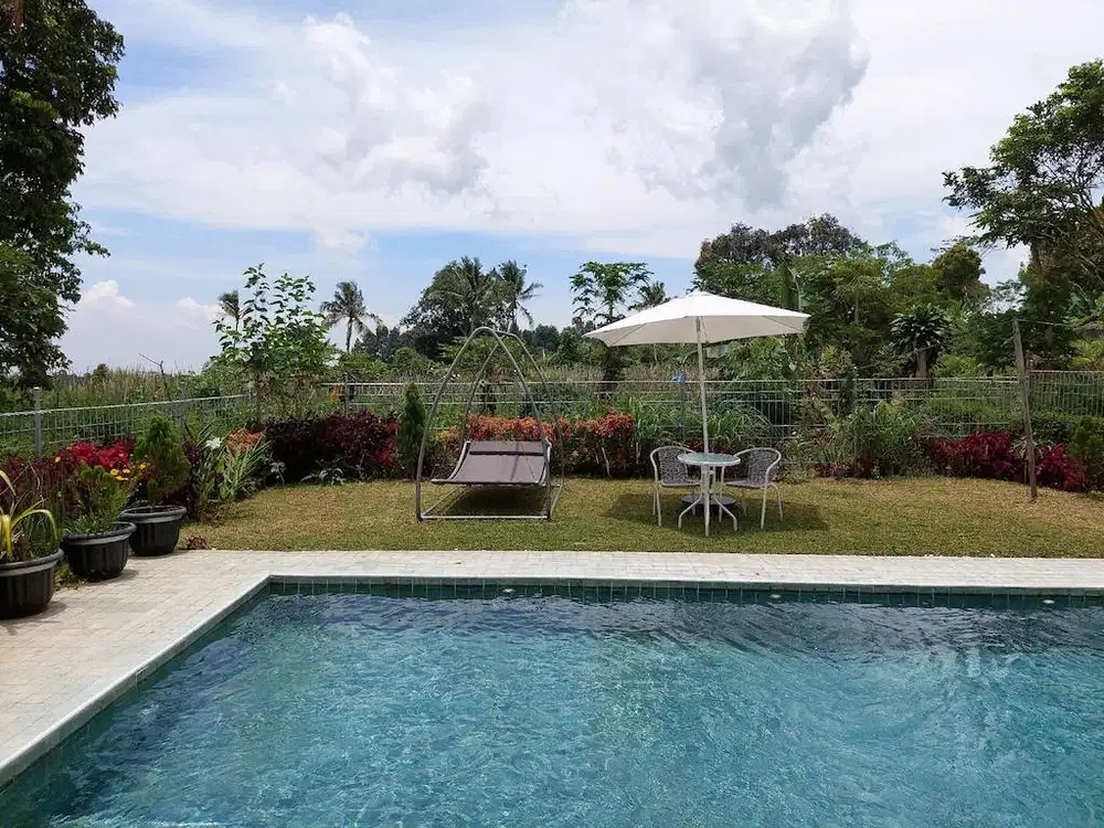 Di Jual Villa dengan kolam renang bagus untuk disewakan
