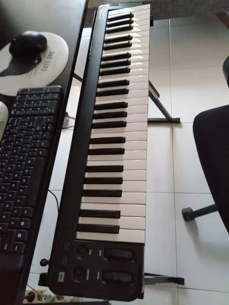 [ TERMURAH ]  Midi Controller Line 6, langka, bisa ke hp tab ipad !