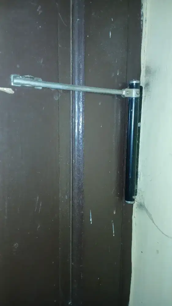 Alat Penahan dan Penutup Pintu Otomatis Besi Tahan Karat