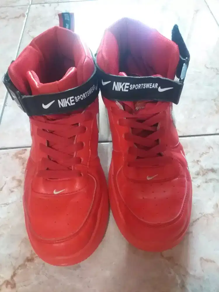 Sepatu olahraga wanita