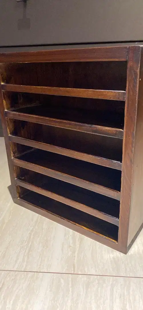 Rak Pajang Essential Oil