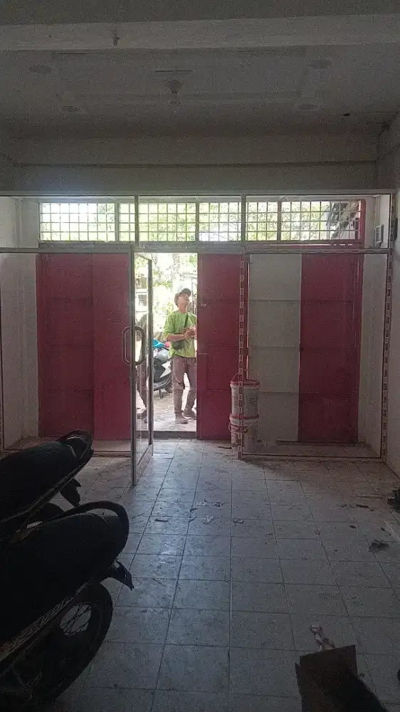 Pintu kaca sekat kaca
