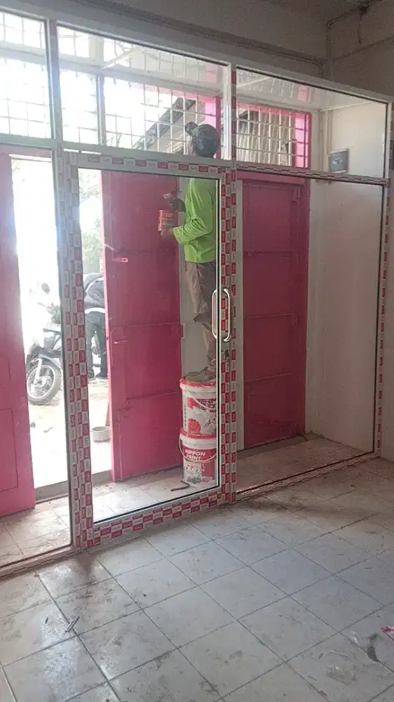 Pintu kaca sekat kaca