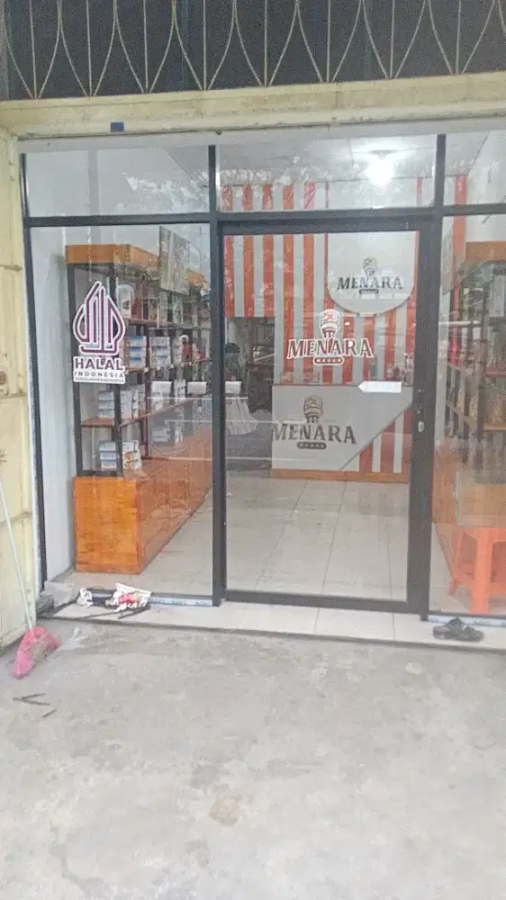 Pintu kaca sekat kaca