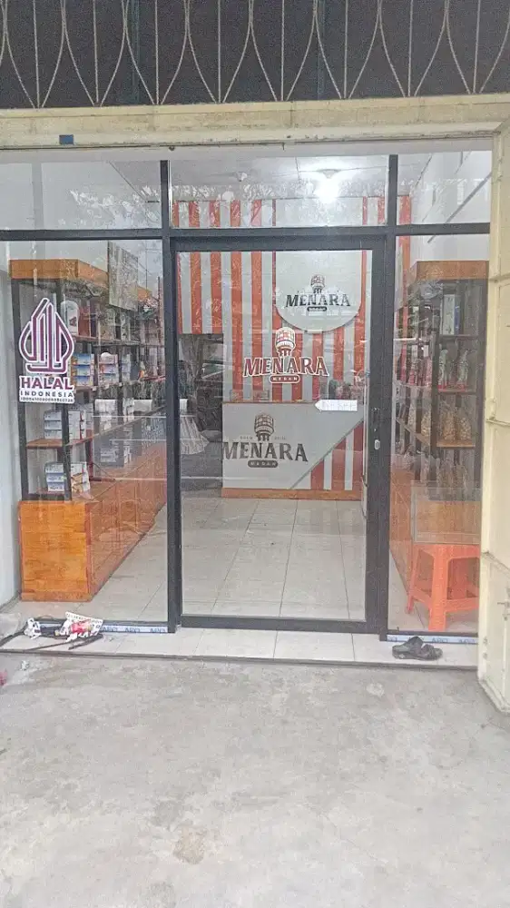 Pintu kaca sekat kaca