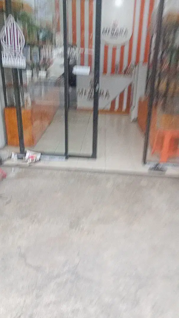 Pintu kaca sekat kaca