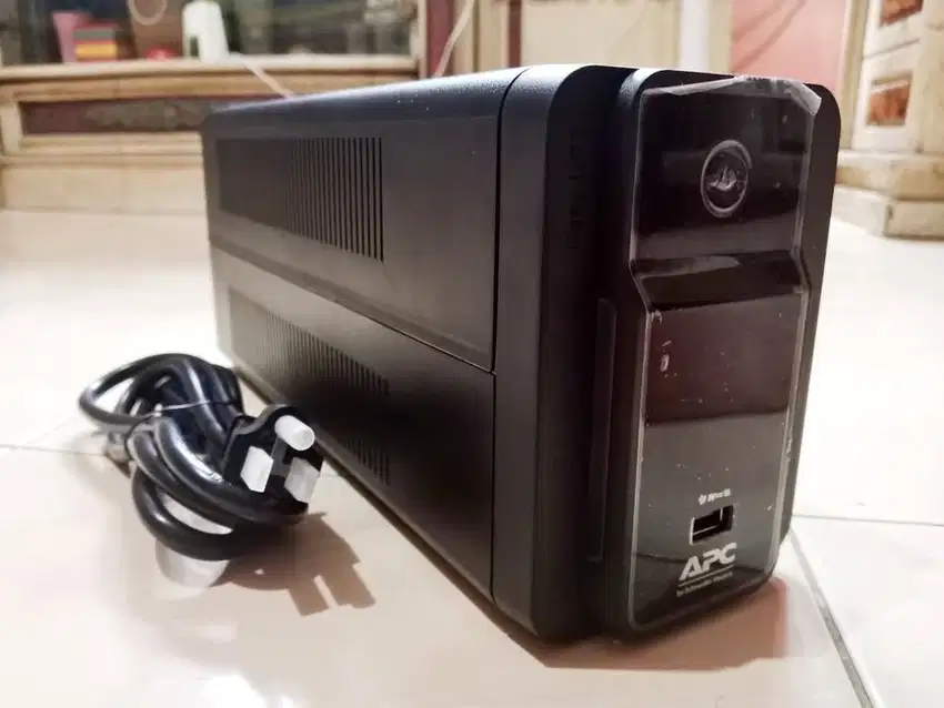 UPS APC Easy UPS BVX 700VA 360W