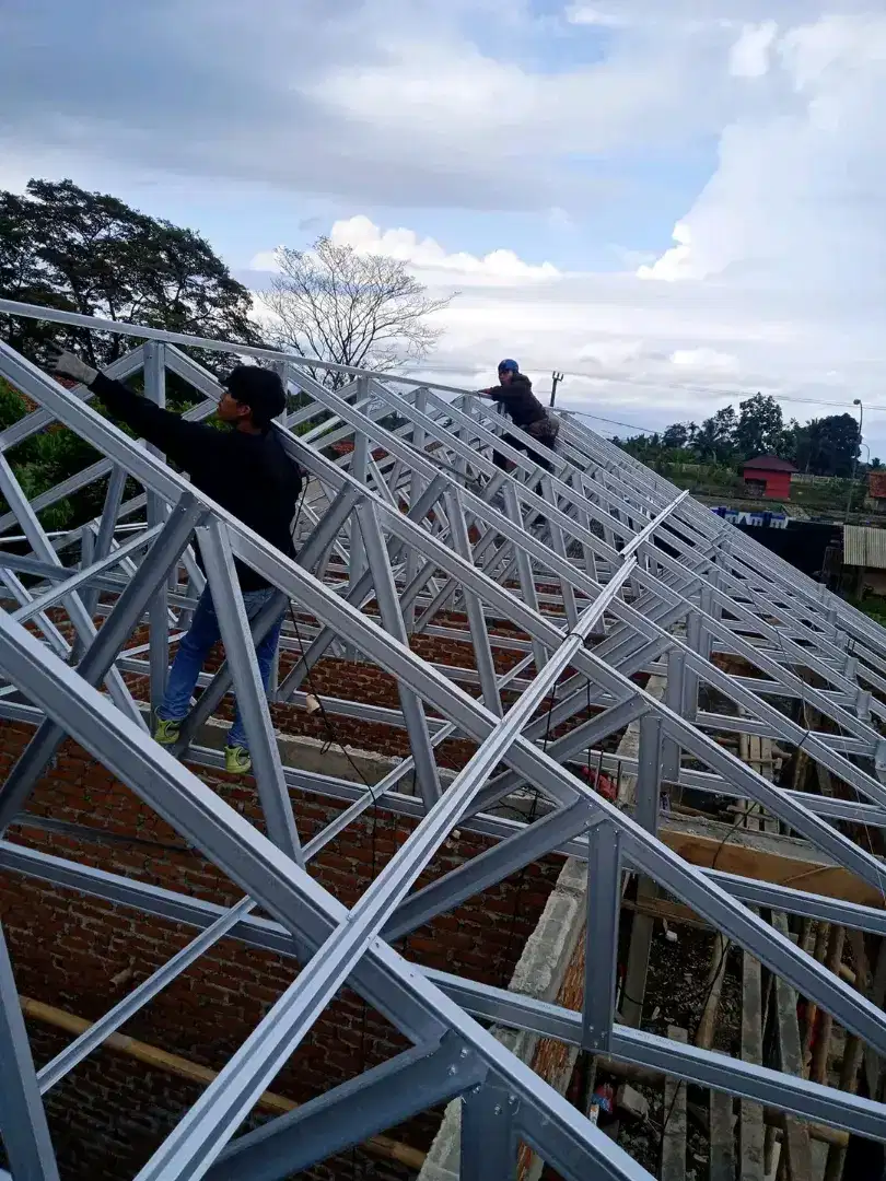 Jasa pasang atap baja ringan