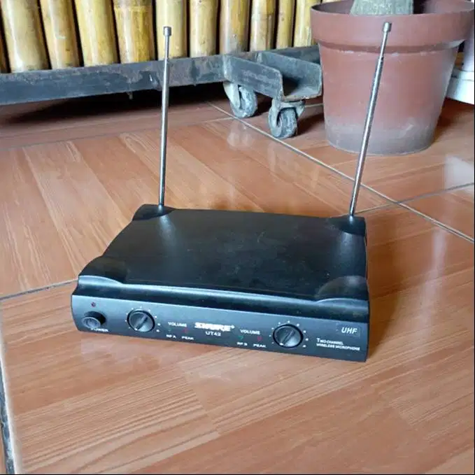 Wireless Mic Shure UT42 (Tanpa Mic)