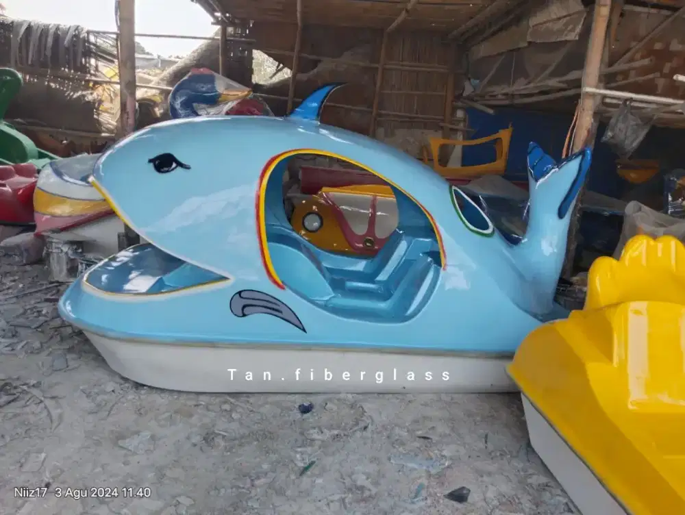 Sepeda air tipe paus goes premium -lokasi Tanggerang