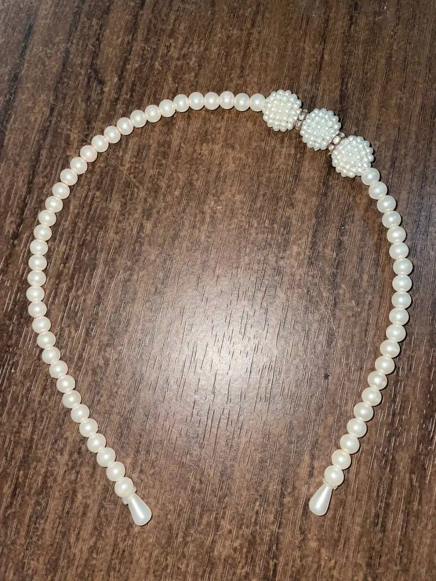 Bandana Putih // Mutiara